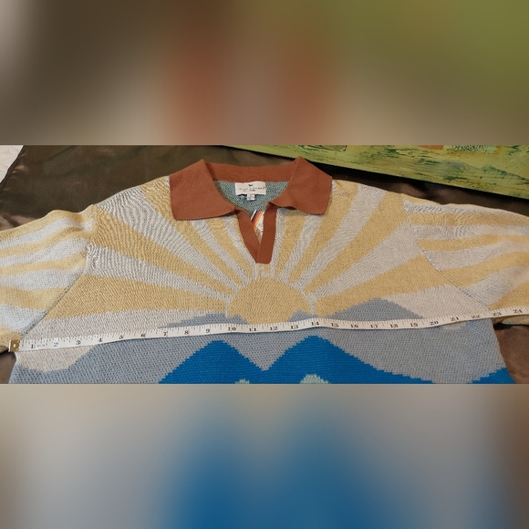 Simple Men's Sunrise Motif V-Neck Sweater — Blue, Teal & Brown - Picture 6 of 9